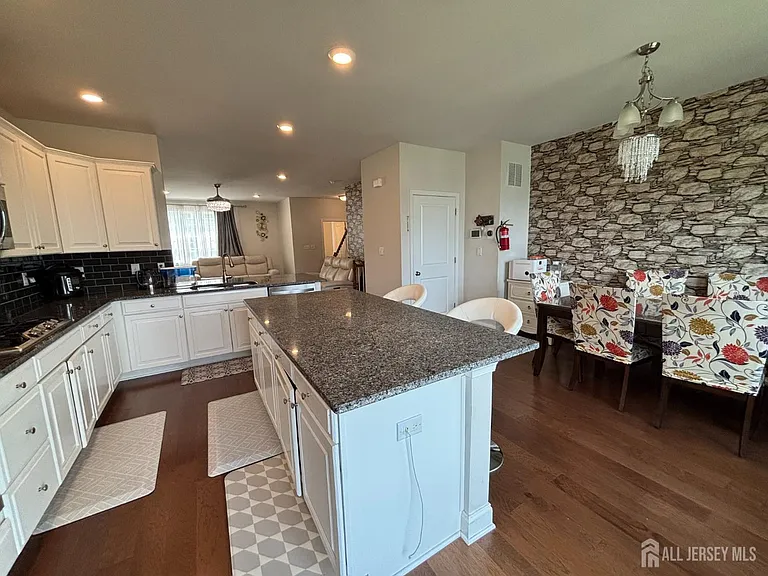 1002 Hights Farm Rd N — Photo 20