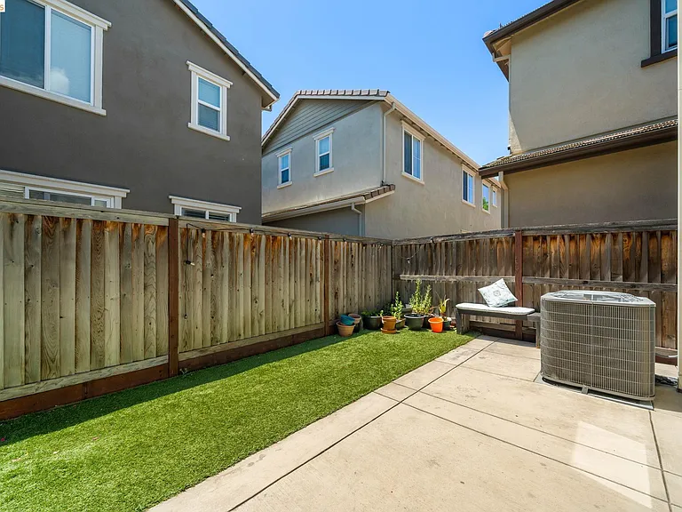 339 Emory Ct — Photo 31
