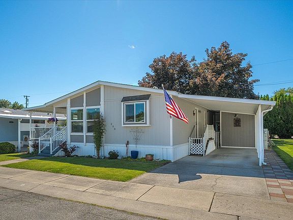 2nd image of 208 S Blueberry Pl
