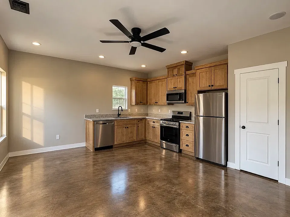 304-306 Sunset Ave #304