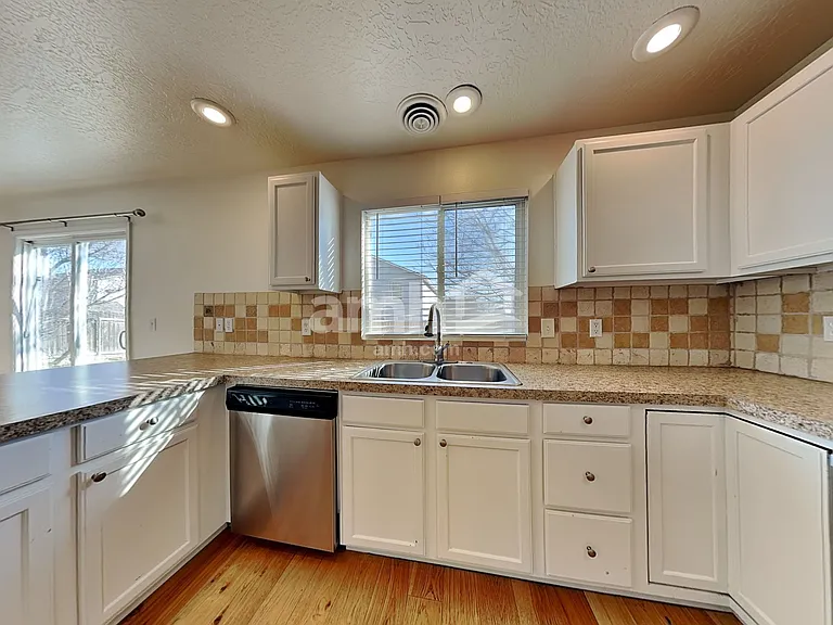 895 E Folgado Ct — Photo 4
