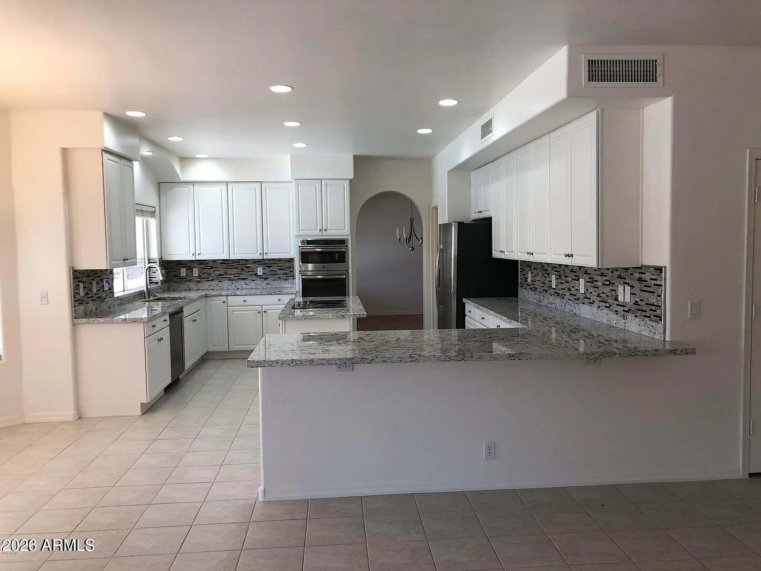 6 bed, 4.0 bath, 3834 sqft, $4,350 — Photo 3