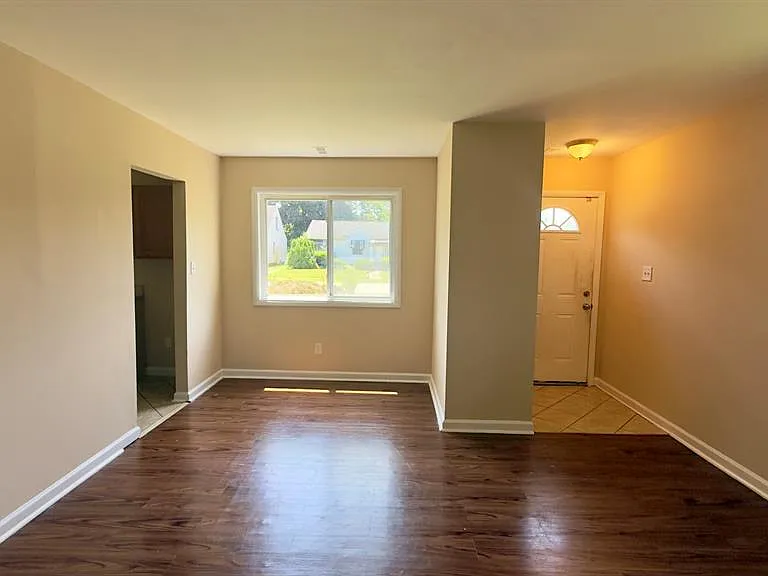 26742 Penn St — Photo 4