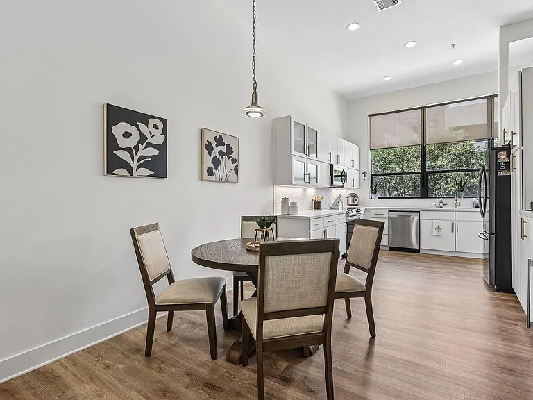 2305 Camden Dr #B — Photo 7
