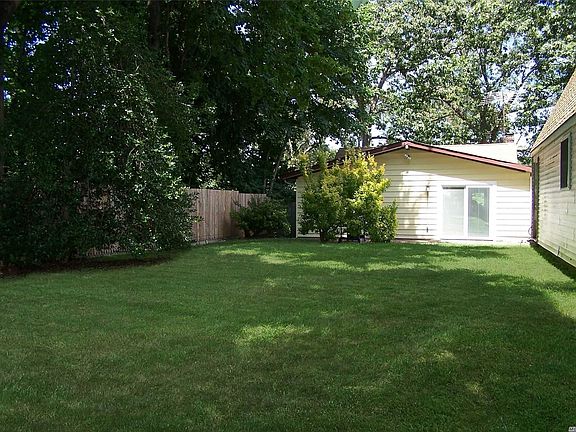 3rd image of 17 Kalmia St