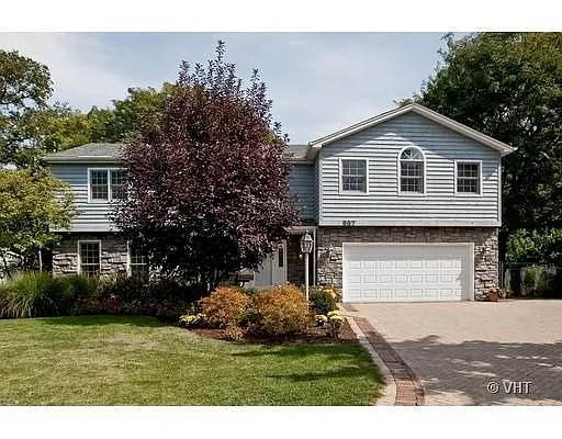 907 Lawn Ct photo 1