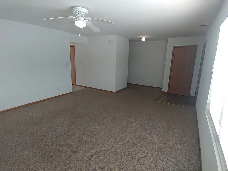 951 Fotis Dr — Photo 3