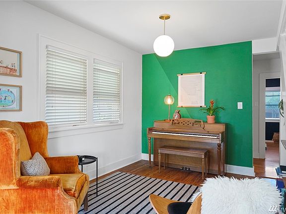 Flexible sitting room / reading area