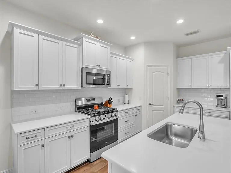 10108 Hammock Brook Dr — Photo 11
