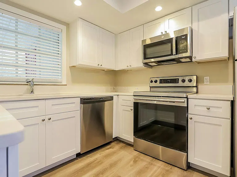 2122 Ramblewood Ln — Photo 10