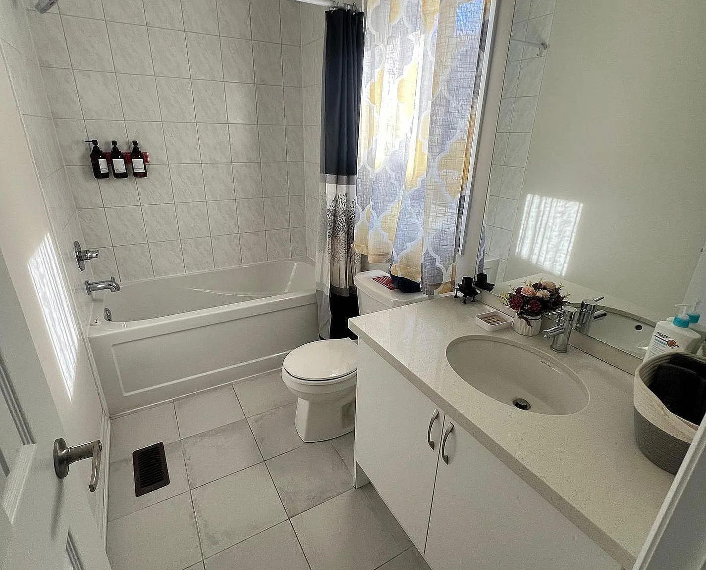 4 bed, $3,600 — Photo 2