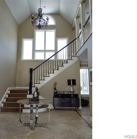 1st image of 8 Hobby Ln