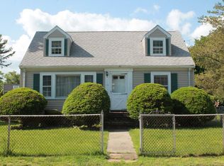 14 Mayflower Rd, Woburn, MA 01801