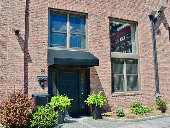2nd image of 48 Bay Street Landing #Q1g