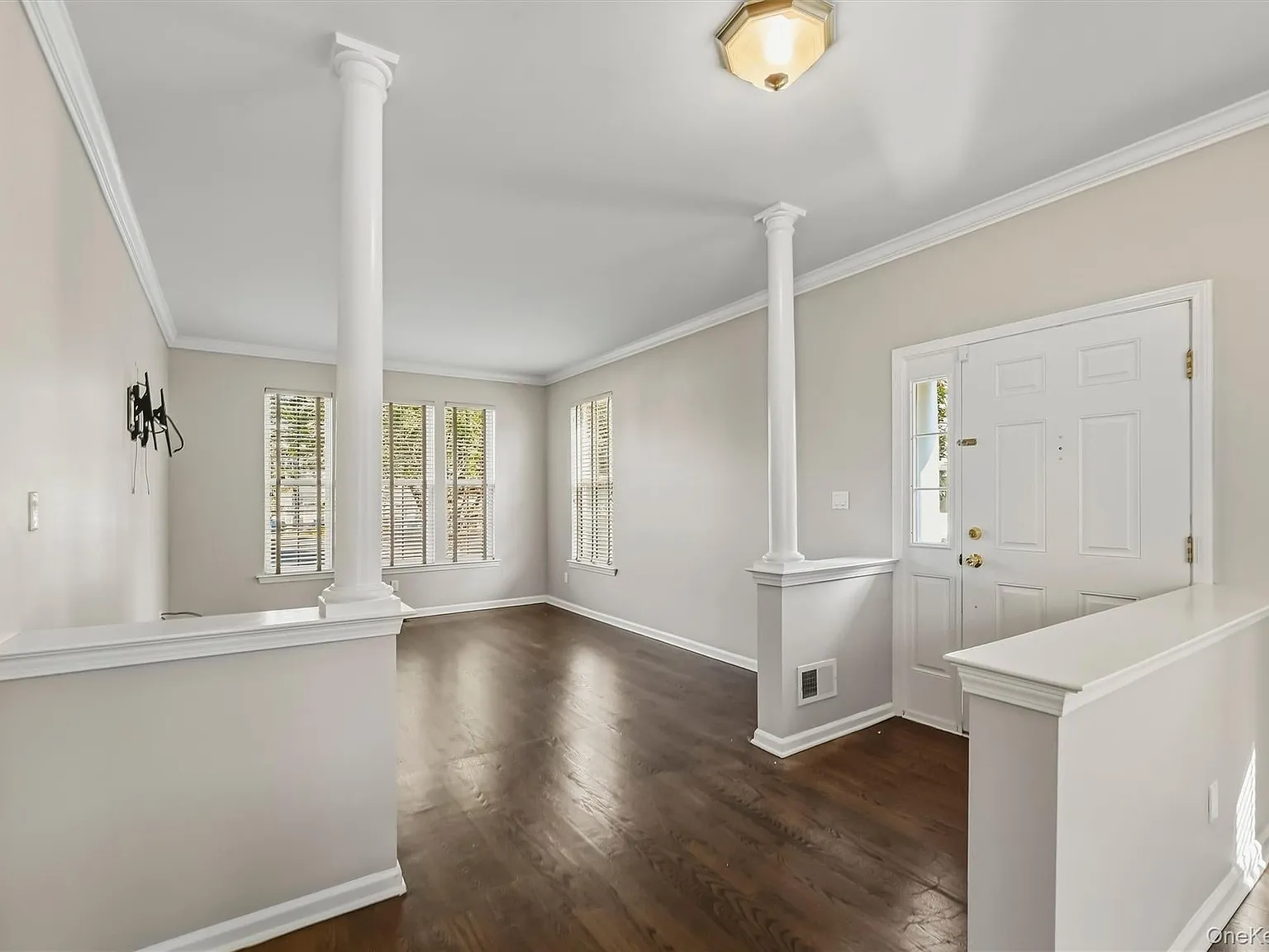 3 bed, 2.5 bath, 1976 sqft, $3,800 — Photo 2