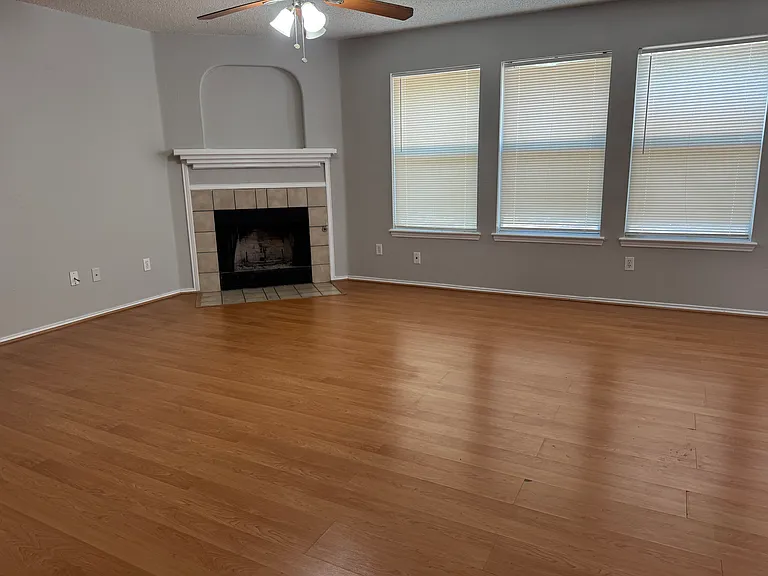 913 Larkspur Dr — Photo 11