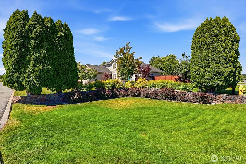 3rd image of 1925 S Timberlane Drive