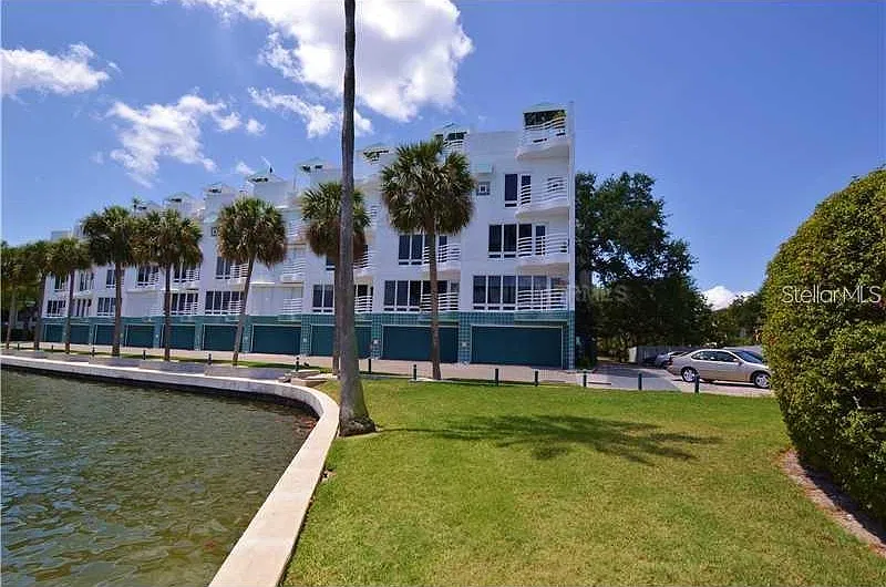 2 bed, 2.5 bath, 1296 sqft, $3,300 — Photo 1