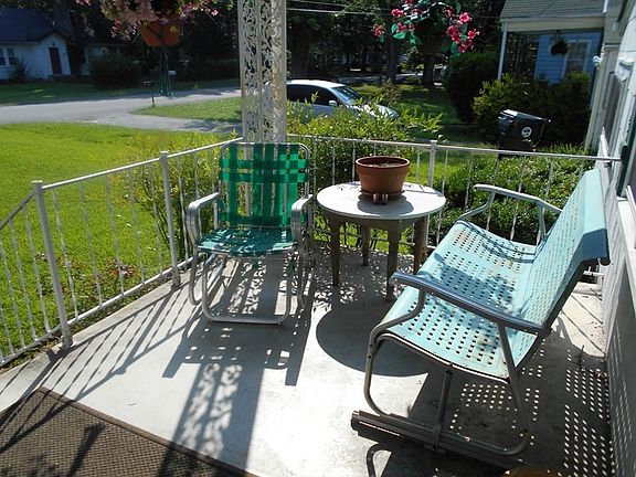 3rd image of 4612 Montview Dr