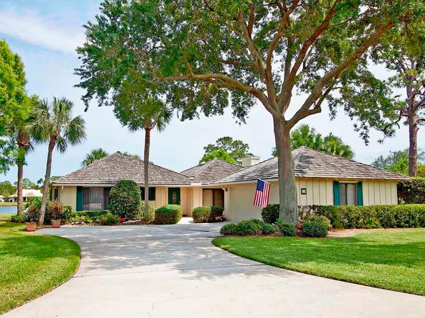 135 Prestwick Cir, Vero Beach, FL 32967