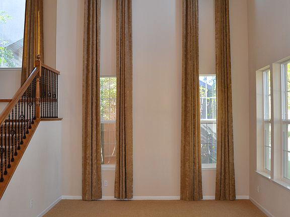 4th image of 3018 Powers Ave
