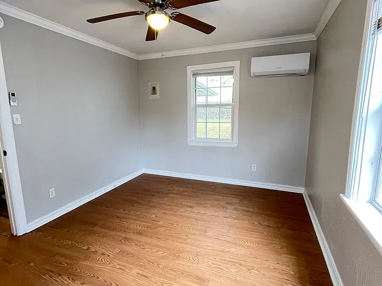 313 W Peach St — Photo 13