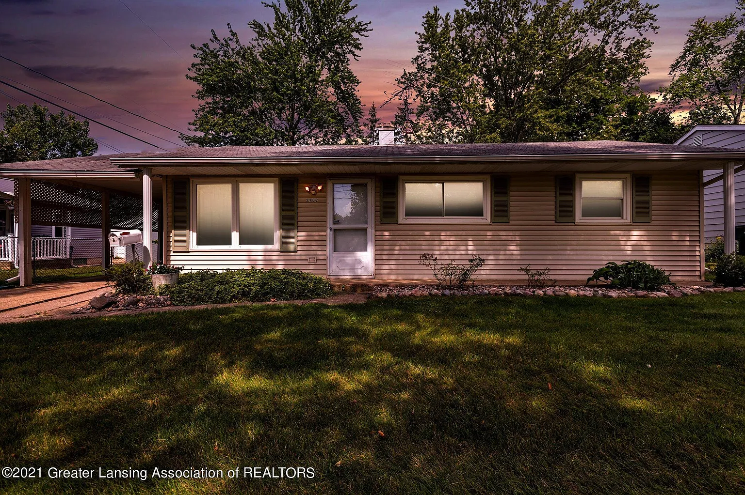 2702 Hillcrest St photo 1