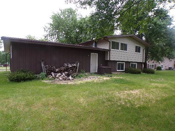 4th image of 764 Summit Dr
