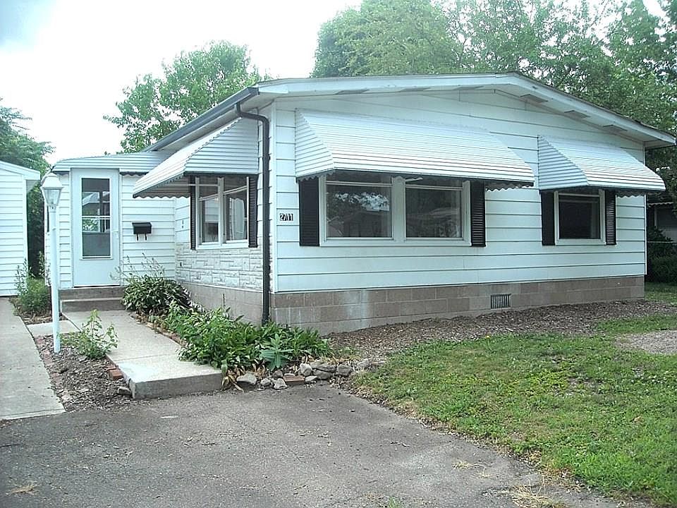 1st image of 2711 Echo Ln