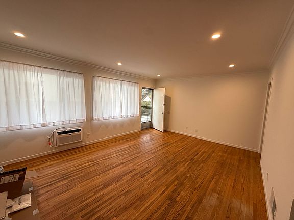 3rd image of 1055-1059 S Genesee Ave #1057