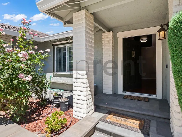 2969 Martin Ave — Photo 3