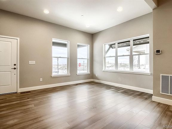 4th image of 598 Discovery Pkwy #3