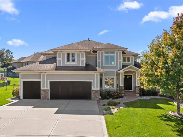 324 NW Thoreau Cir, Lees Summit, MO 64081