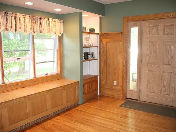 3rd image of 2772 Hillcrest Dr
