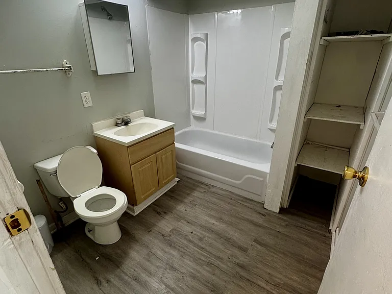 187-189 N Main St N #3 — Photo 7