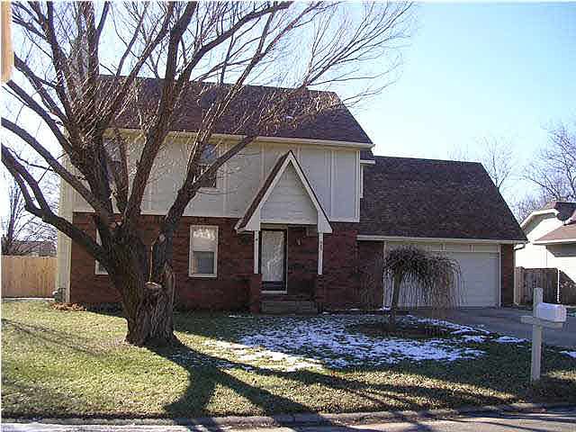 1st image of 527 Dover Dr