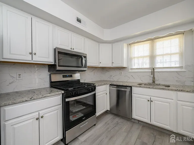 805 Darlington Dr — Photo 11