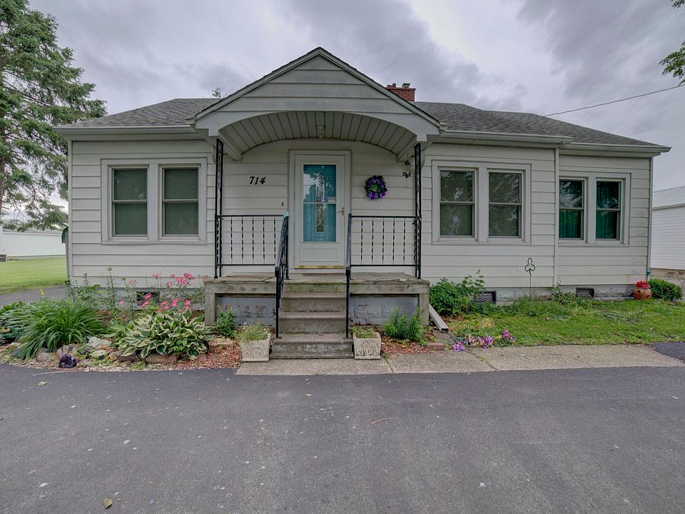 714 E Elm St, Watseka, IL 60970 Zillow