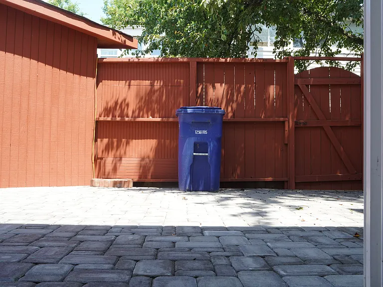 1219 Alabama Dr — Photo 13