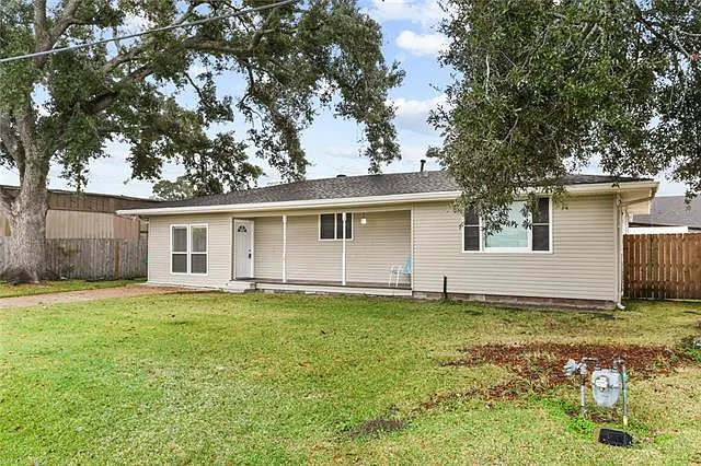 3 bed, 2.0 bath, 1661 sqft, $1,600 — Photo 2