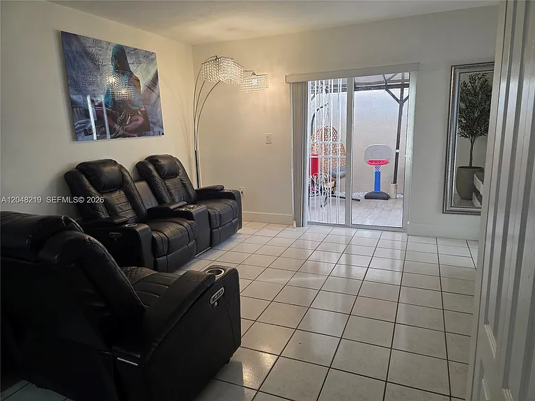 523 W 68th St #5 — Photo 31