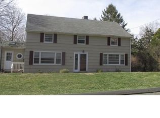 27 Grandview Dr, Danbury, CT 06811