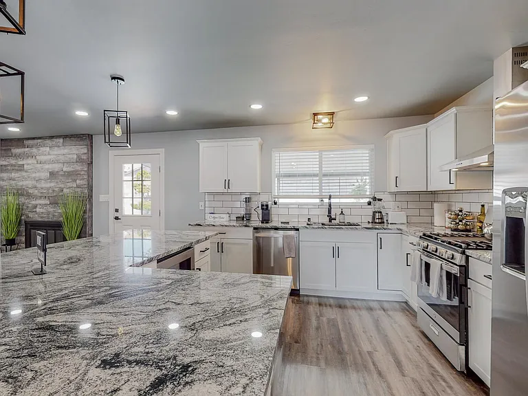 6830 Louisiana Blvd NE — Photo 30