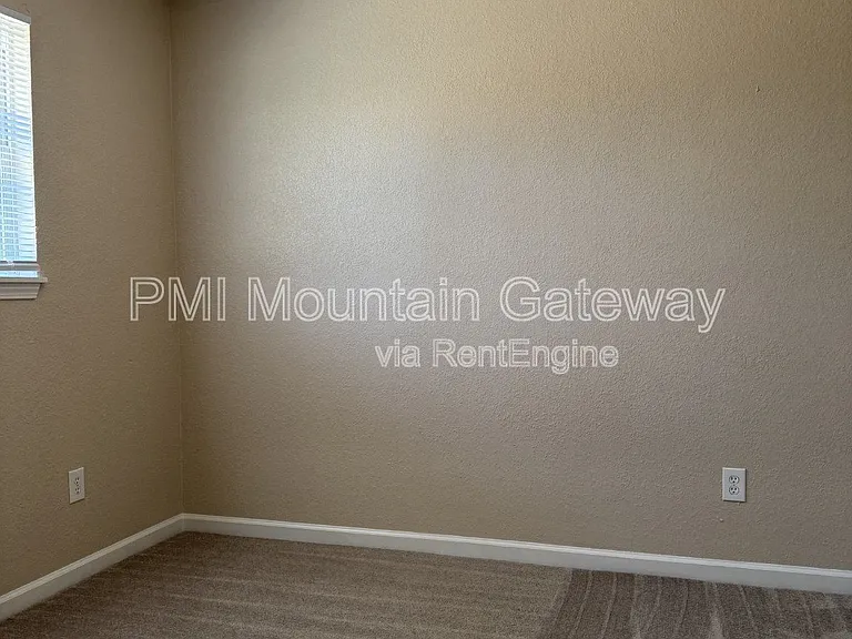 131 Primrose Dr #B — Photo 10