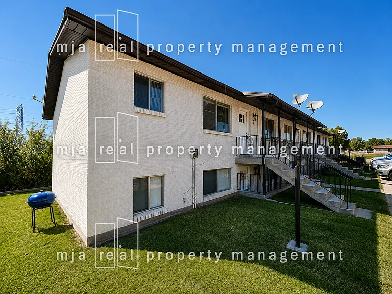1428 W 300 N — Photo 4