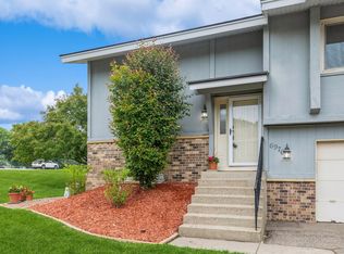 6976 Pima Ln, Chanhassen, MN 55317