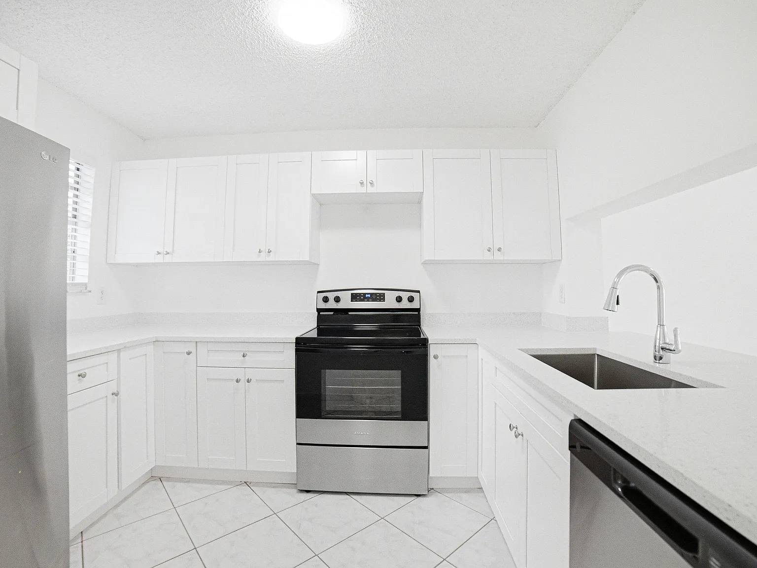 2 bed, 2.5 bath, 1028 sqft, $2,350 — Photo 1