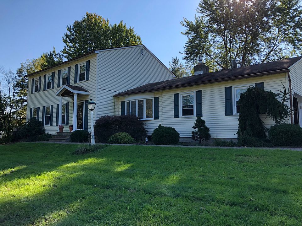 Gorgeous 4 bedroom Colonial