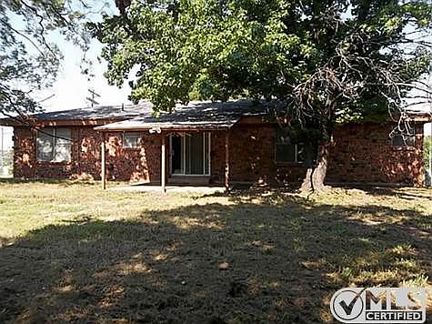 2nd image of 715 Davis Blvd