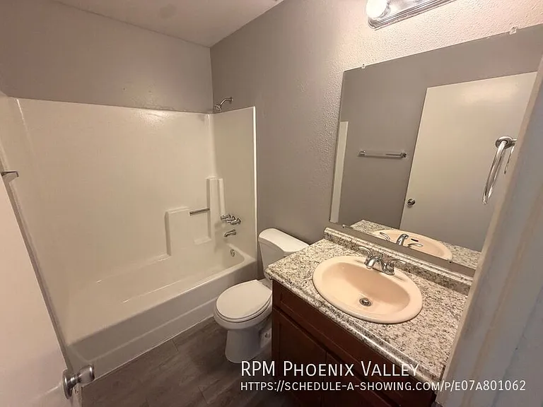 Glendale Groves — Photo 16